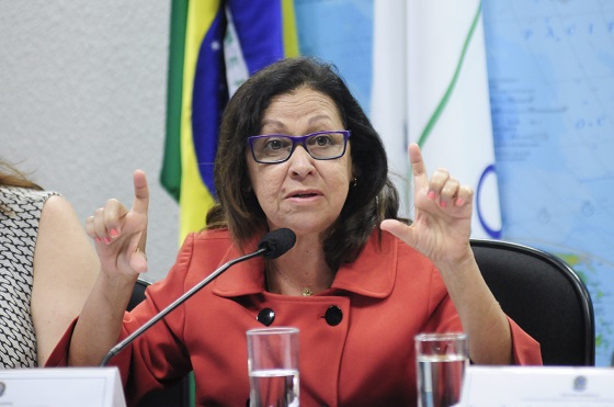 Senadora Lídice da Mata (PSB-BA), coordenadora das emendas do Projeto de Lei Orçamentária de 2014, durante audiência pública sobre a gestão do açude Epitácio Pessoa, responsável pelo abastecimento de Campina Grande e outros 19 municípios paraibanos