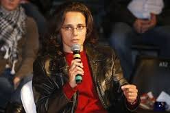 Antes de desistir da política devemos investir nela, diz Luciana Veiga